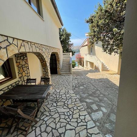 Apartment Victoria Stara Baška Екстериор снимка