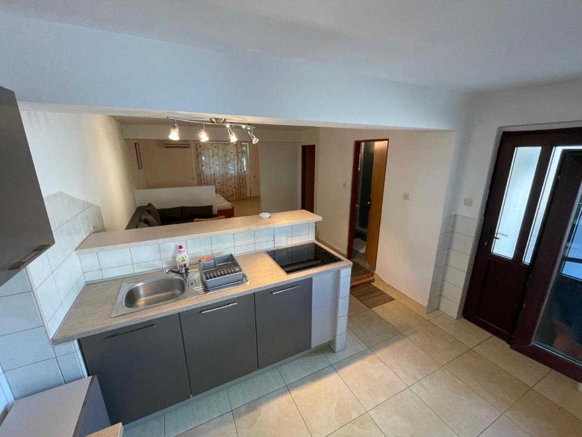 Apartment Victoria Stara Baška Екстериор снимка